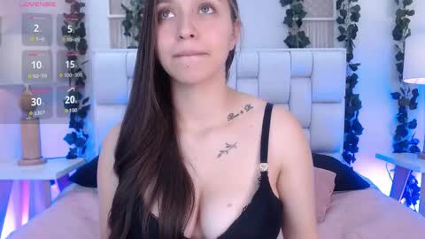 Snapshot of cayetana_01 chatting on May 17, 7:54 pm cayetana online show from May 17, 7:54 pm