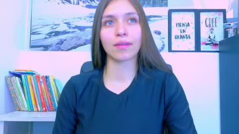 Snapshot of cayetana_01 chatting on May 20, 7:42 pm cayetana online show from May 20, 7:42 pm