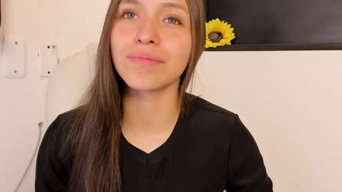 Snapshot of cayetana_01 chatting on May 28, 7:11 pm cayetana online show from May 28, 7:11 pm