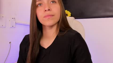 Snapshot of cayetana_01 chatting on May 31, 7:26 pm cayetana online show from May 31, 7:26 pm