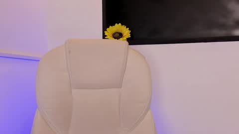 Snapshot of cayetana_01 chatting on June 5, 7:19 pm cayetana online show from June 5, 7:19 pm