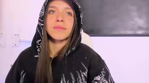 Snapshot of cayetana_01 chatting on June 11, 12:32 am cayetana online show from June 11, 12:32 am