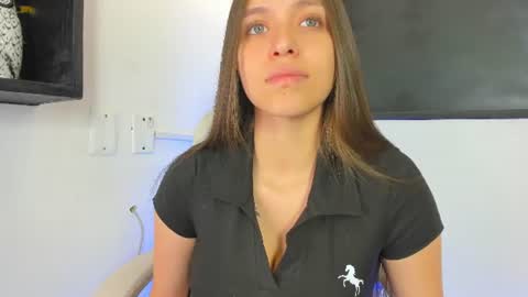 Snapshot of cayetana_01 chatting on July 2, 7:09 pm cayetana online show from July 2, 7:09 pm