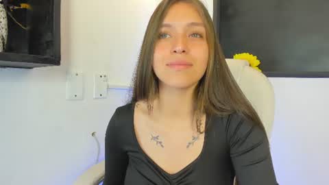 Snapshot of cayetana_01 chatting on July 4, 6:58 pm cayetana online show from July 4, 6:58 pm
