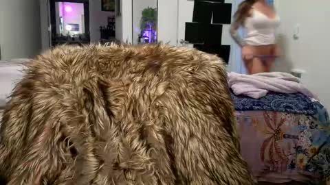 Snapshot of cayla_ chatting on February 2, 2:21 am Cayla online show from February 2, 2:21 am