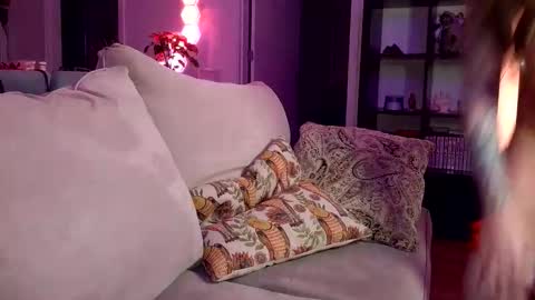 Snapshot of cayla_ chatting on February 14, 6:32 am Cayla online show from February 14, 6:32 am