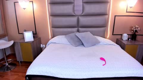 caylincollins online show from February 7, 7:49 pm