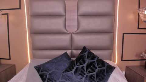 caylincollins online show from December 3, 3:03 am