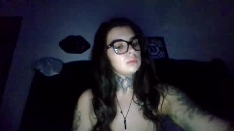 Snapshot of ceceluv27 chatting on November 8, 4:45 am ceceluv27 online show from November 8, 4:45 am