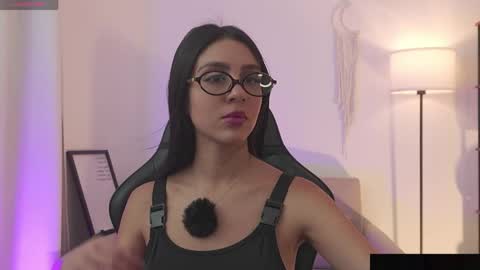 Snapshot of celeste_1220 chatting on May 8, 10:37 pm Alice online show from May 8, 10:37 pm