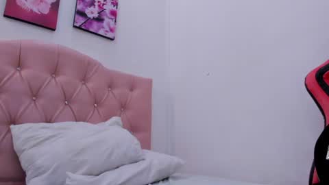 Snapshot of celeste_bellanova chatting on July 16, 12:11 pm celeste_bellanova online show from July 16, 12:11 pm