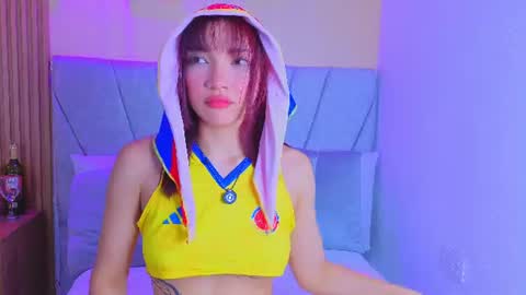 Snapshot of celeste_collinss_ chatting on June 17, 4:04 am celeste online show from June 17, 4:04 am