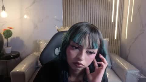 Snapshot of celeste_fioree chatting on May 6, 7:52 pm celeste_fioree online show from May 6, 7:52 pm