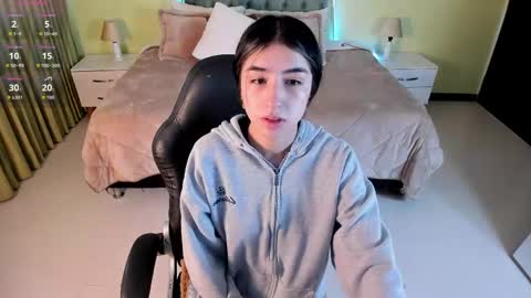 Snapshot of celeste_rous__ chatting on May 5, 12:02 pm Celeste online show from May 5, 12:02 pm