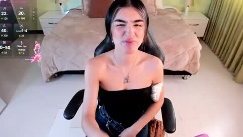 Snapshot of celeste_rous__ chatting on May 7, 12:54 pm Celeste online show from May 7, 12:54 pm