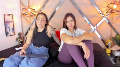 Snapshot of celeste_starsss chatting on May 7, 9:58 am celeste_starsss online show from May 7, 9:58 am