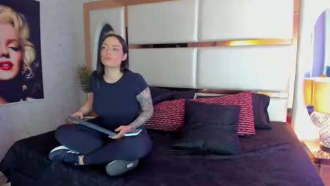 celeste_starsss online show from June 29, 9:37 pm