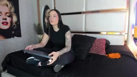 celeste_starsss online show from July 26, 9:00 pm