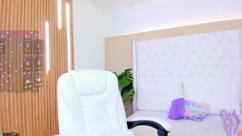 Snapshot of celeste_wayne chatting on May 22, 10:37 pm Celeste Wayne online show from May 22, 10:37 pm