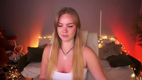 Snapshot of celestenoirr chatting on May 3, 1:06 pm celestenoirr online show from May 3, 1:06 pm