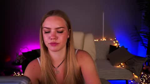 Snapshot of celestenoirr chatting on May 28, 1:30 pm celestenoirr online show from May 28, 1:30 pm