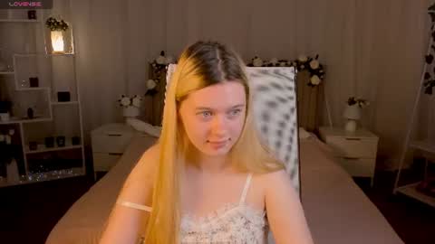 your cute kitty online show from June 12, 8:30 pm