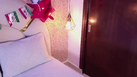 Snapshot of celestte_sm chatting on June 24, 7:13 pm celestte_sm online show from June 24, 7:13 pm