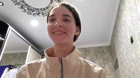 Snapshot of celindastoia chatting on June 20, 10:29 am Elizabeth online show from June 20, 10:29 am
