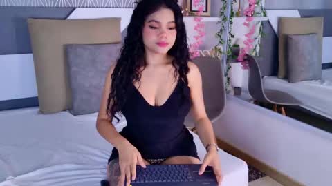 Snapshot of celine_lee chatting on September 13, 4:40 pm Celine online show from September 13, 4:40 pm