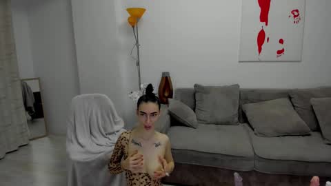 Snapshot of celine_roxelle chatting on February 5, 11:28 pm Celine Roxelle online show from February 5, 11:28 pm