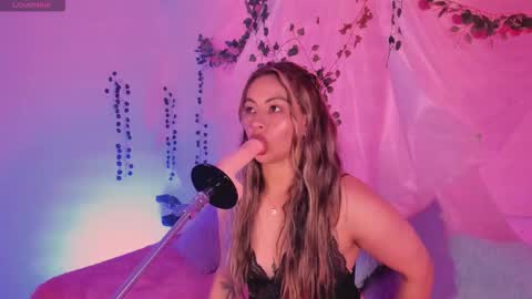 Hello guys my name is Sofi and Lizzie and  Vanessa online show from November 9, 11:25 pm