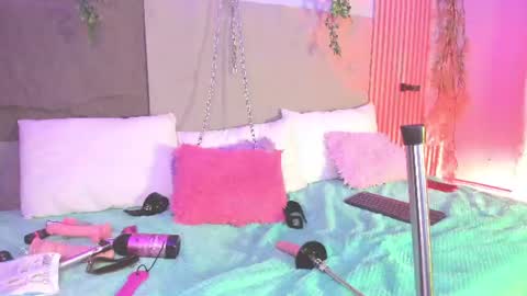 Hello guys my name is Sofi and Lizzie and  Vanessa online show from June 19, 3:11 am
