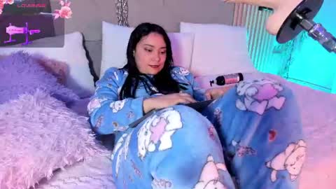 Hello guys my name is Sofi and Lizzie and  Vanessa online show from July 25, 9:07 am