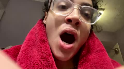 Snapshot of ceoglo chatting on December 23, 12:35 am ceoglo online show from December 23, 12:35 am