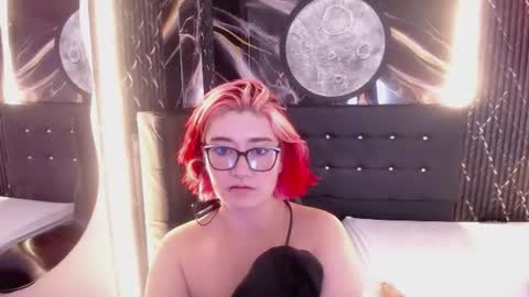 Snapshot of cerecita_02 chatting on July 9, 11:25 am Cerecita online show from July 9, 11:25 am