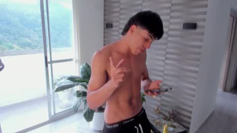 Snapshot of ceron_cb chatting on December 20, 7:54 pm ceron cb online show from December 20, 7:54 pm