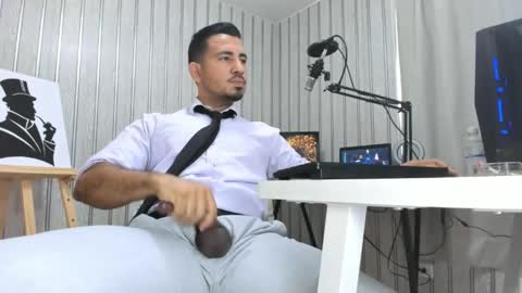Snapshot of cesar_dant chatting on May 20, 7:42 pm Cesar online show from May 20, 7:42 pm