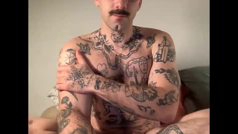 Snapshot of cestmoi951068 chatting on December 21, 11:24 pm cestmoi951068 online show from December 21, 11:24 pm