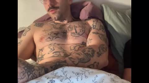 Snapshot of cestmoi951068 chatting on December 26, 8:21 pm cestmoi951068 online show from December 26, 8:21 pm