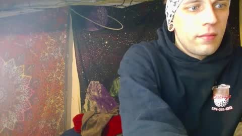 Snapshot of cguffey2284 chatting on January 25, 11:43 pm cguffey2284 online show from January 25, 11:43 pm