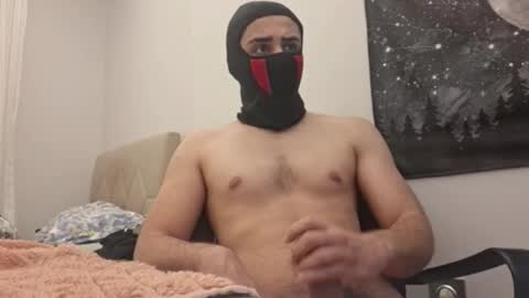 Snapshot of ch798047 chatting on April 4, 12:31 am Muscular bull online show from April 4, 12:31 am