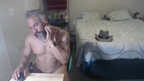 Snapshot of chacho1968 chatting on April 10, 9:03 am Chuck online show from April 10, 9:03 am