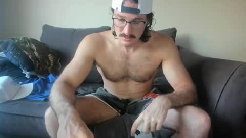 Snapshot of chadpowerz chatting on June 13, 1:36 am Lydong online show from June 13, 1:36 am