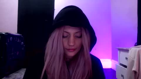 chaia online show from April 26, 7:50 am