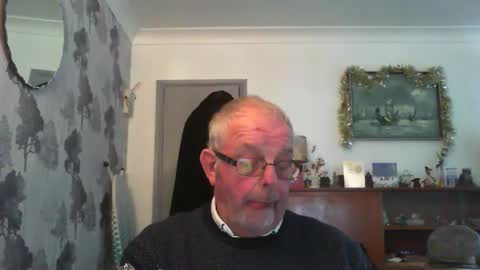 Snapshot of champers37 chatting on December 23, 12:41 pm Champers online show from December 23, 12:41 pm