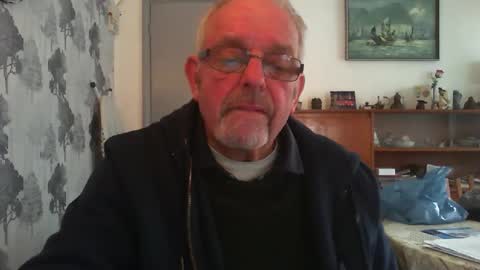 Snapshot of champers37 chatting on March 11, 10:51 am Champers online show from March 11, 10:51 am