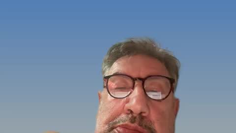 Snapshot of champsex305610 chatting on October 8, 6:11 am champsex305610 online show from October 8, 6:11 am