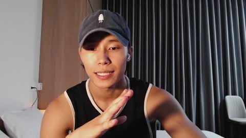 Snapshot of chan_pak chatting on December 9, 7:39 pm chan_pak online show from December 9, 7:39 pm