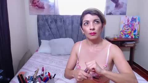 Snapshot of chanel_joliee chatting on May 20, 7:53 pm chanel online show from May 20, 7:53 pm