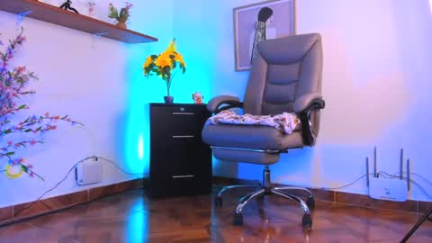 Snapshot of chanell_taylor_ chatting on May 15, 2:02 pm chanell online show from May 15, 2:02 pm